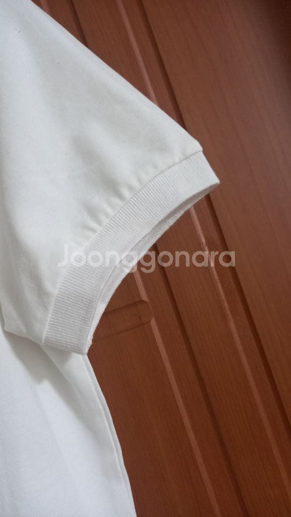 버버리 텍달린 정품 퍼프소매 반팔티 (55)--7