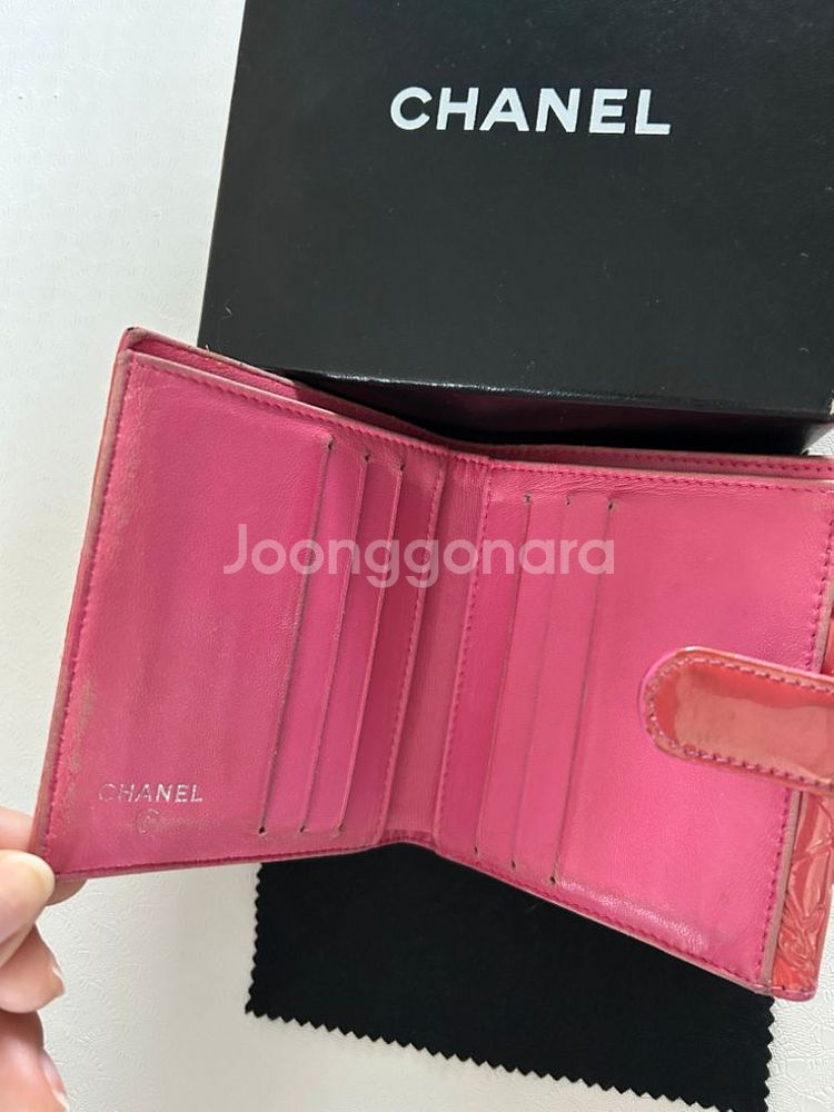 샤넬 에나멜 핑크 반지갑--1