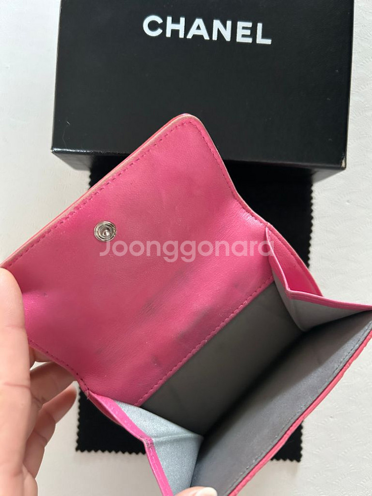 샤넬 에나멜 핑크 반지갑--2