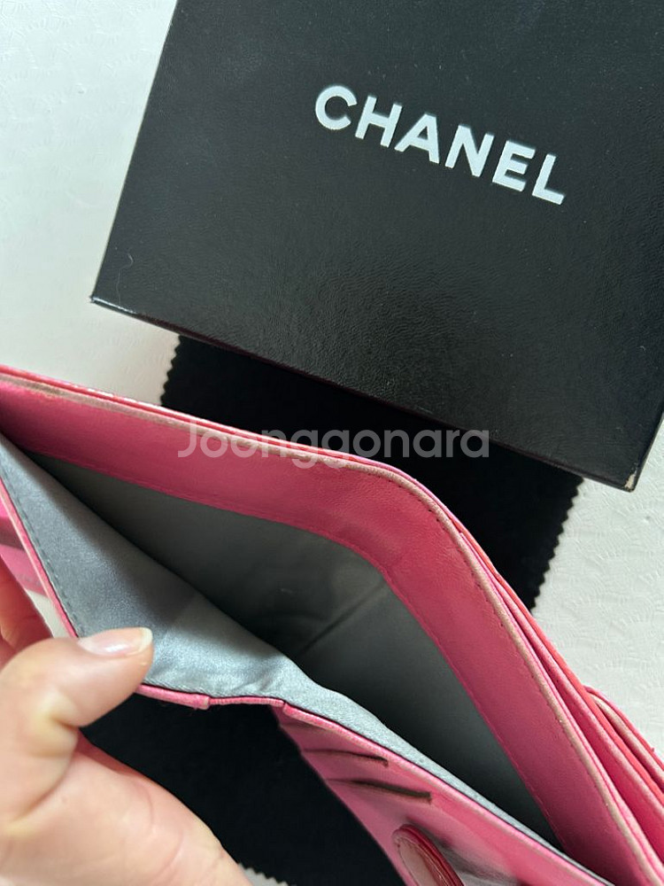 샤넬 에나멜 핑크 반지갑--3