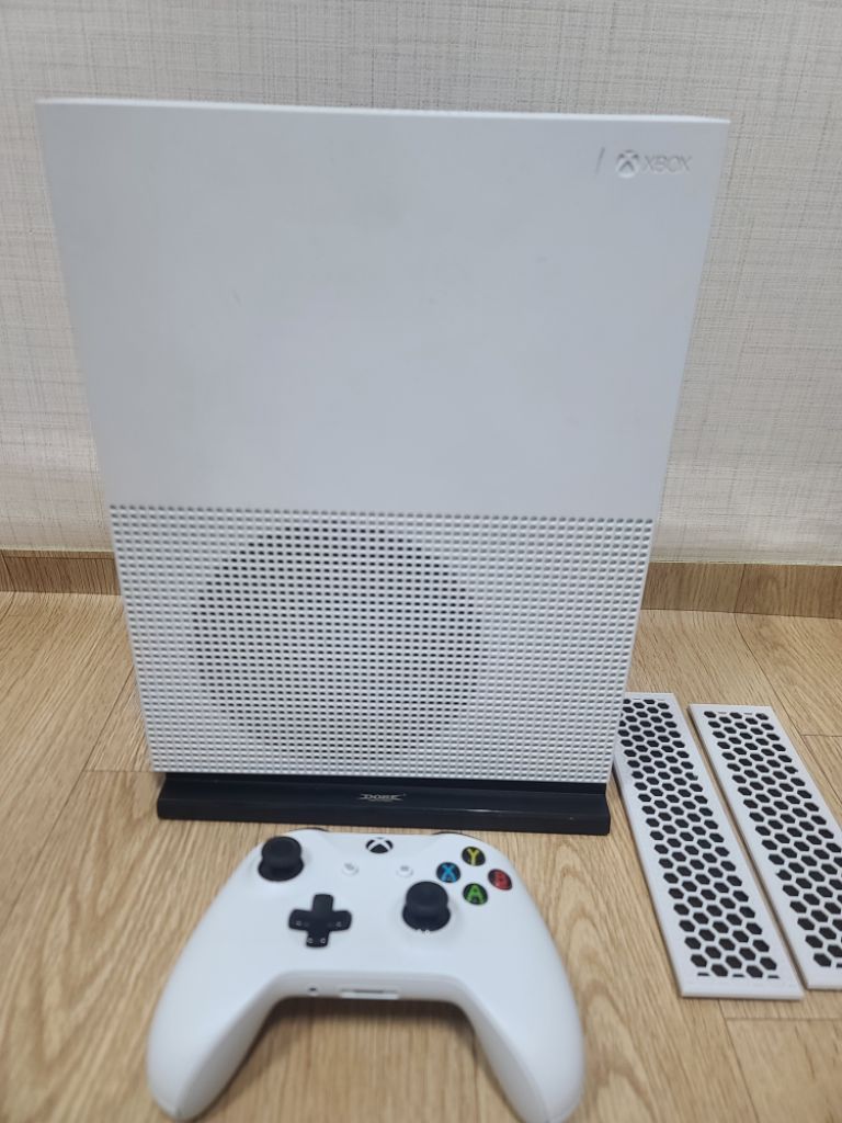 엑스박스 원 s 500gb 팝니다 xbox one s