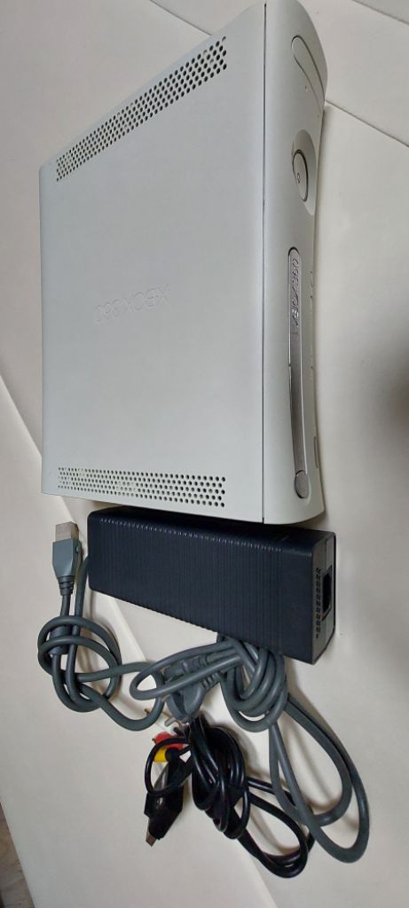 XBOX360 (게임패드, 하드디스크 별매).