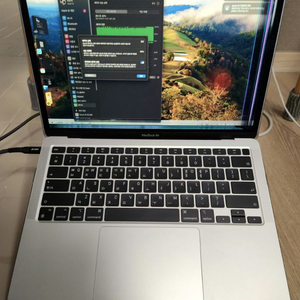 (액정 파손) 맥북에어 m1 기본형 직거래 팝니다.