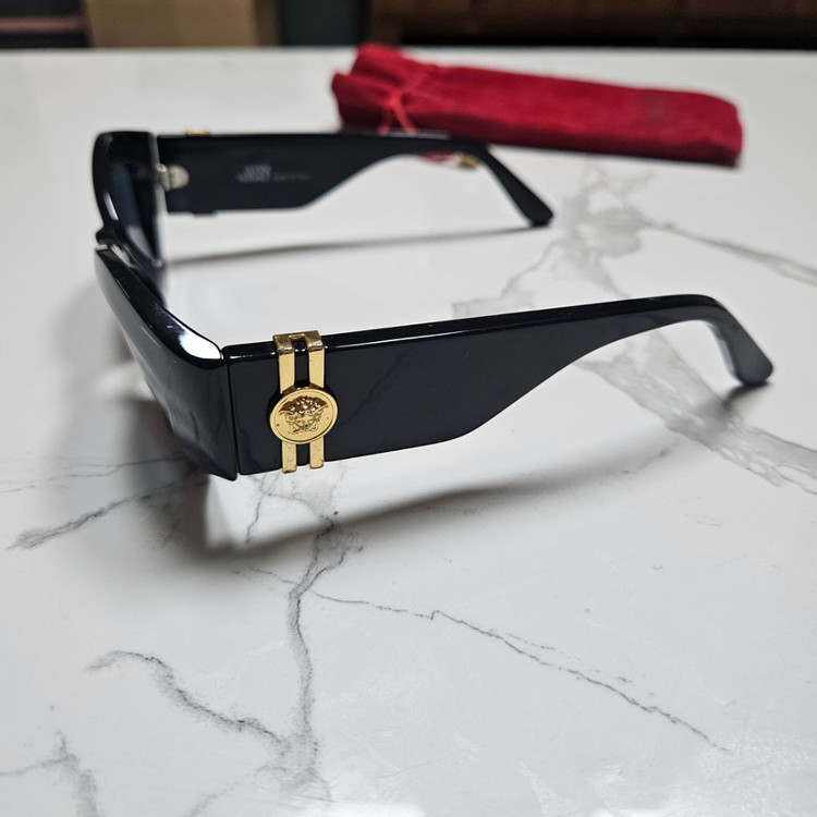 지아니 베르사체 선글라스 급처 MOD.421/A 블랙 이미지