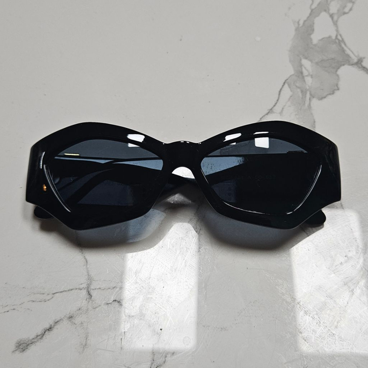 지아니 베르사체 선글라스 급처 MOD.421/A 블랙 이미지