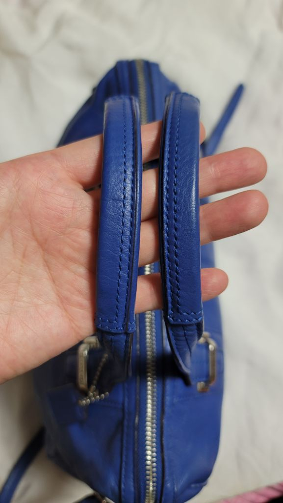 코치 가방 어두운 블루(사진 밝게 나옴) 이미지