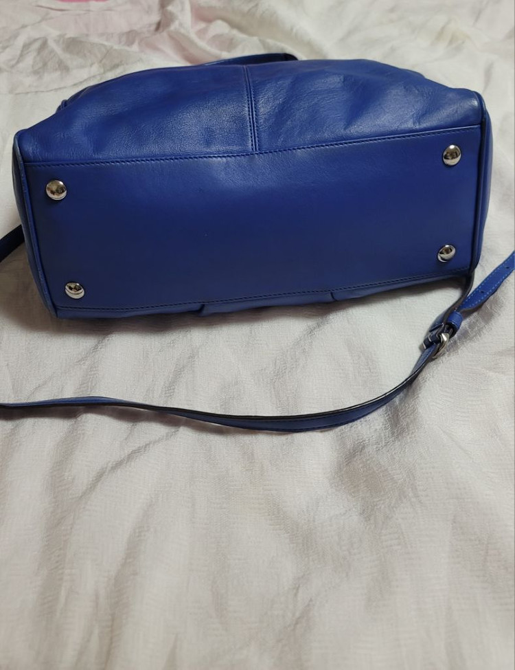 코치 가방 어두운 블루(사진 밝게 나옴) 이미지