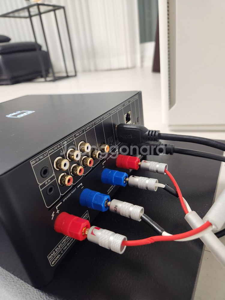 NAD C700--2