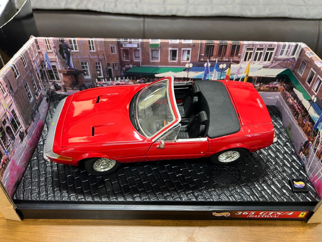 1:18 핫휠 페라리 365GTS/4