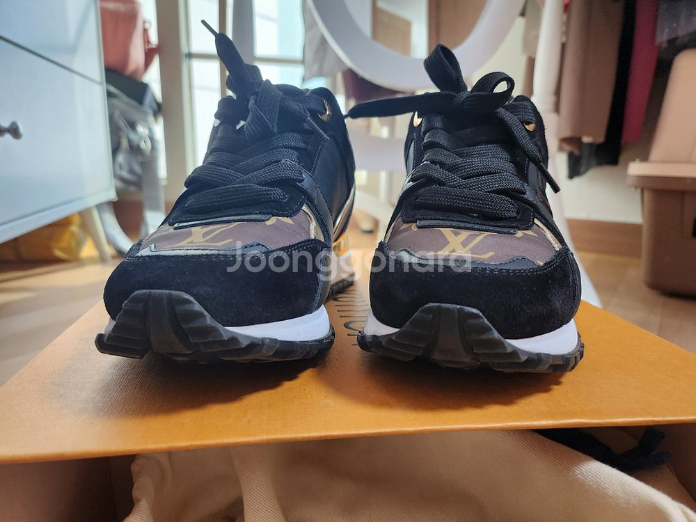 루이비통 런어웨이 여성 스니커즈--3