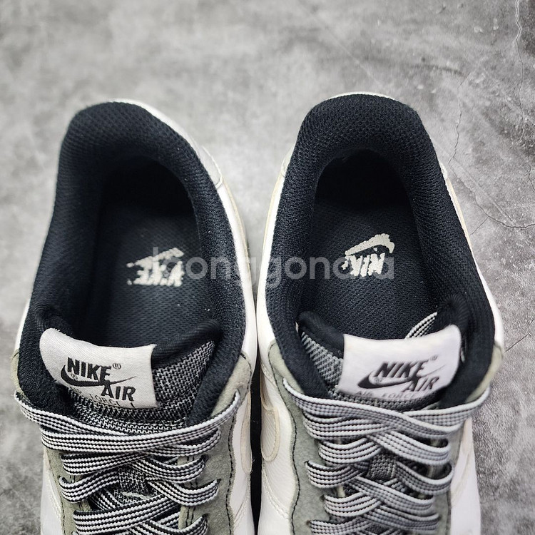 (정품)나이키에어포스1'07LV8 4 화이트그레이255--4