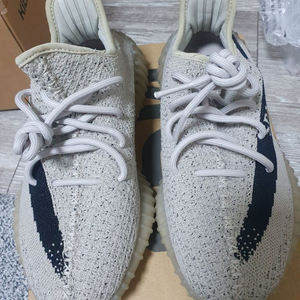 yeezyboost350 240mm