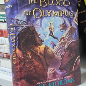 릭 라이어던의 올림포스의 영웅 시리즈 중 올림포스의 피