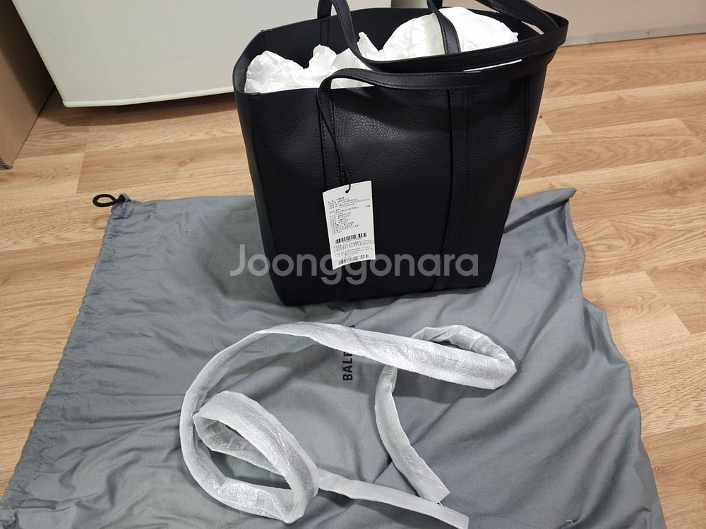 발렌시아가 에브리데이 토트백 xs 팝니다.--1
