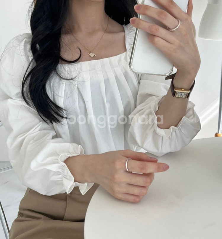 핀턱 화이트 블라우스 체리코코 봄옷 여친룩 데이트룩하와--1