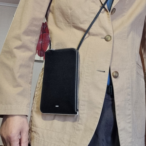 구호 KUHO 스마트폰 & 여권 크로스백 가방