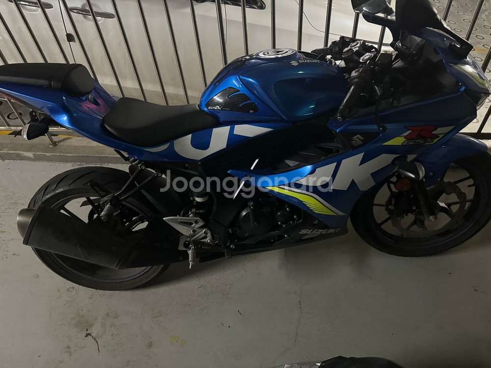 스즈키 GSXR-125R BLOU--0