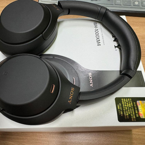 Sony wh-1000xm4 블랙 팝니다.