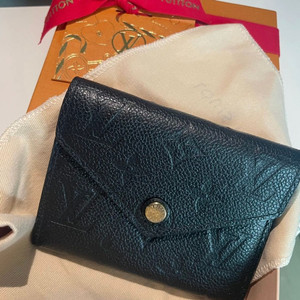 루이비통 빅토린월릿 지갑 m64060