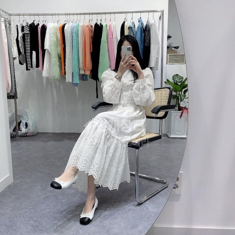 봄 펀칭 레이스 롱 원피스 이미지