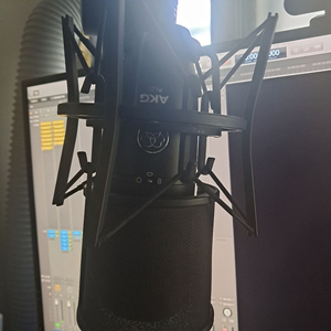 AKG p420
