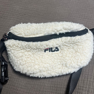 FILA 뽀글이 클로스백 가방