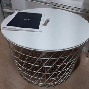IKEA 튼튼한 원형 철제 테이블