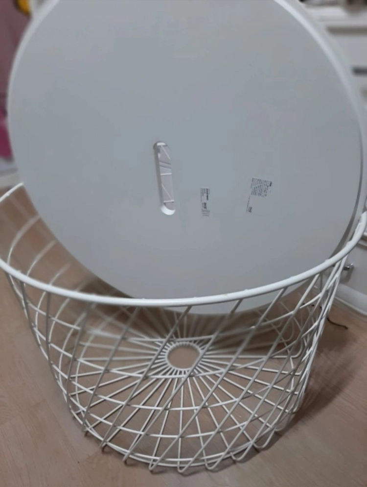 IKEA 튼튼한 원형 철제 테이블 이미지