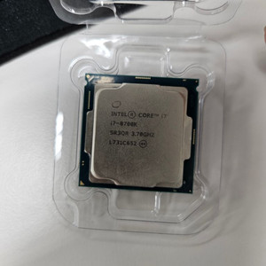 i7-8700K CPU 단품 팝니다.