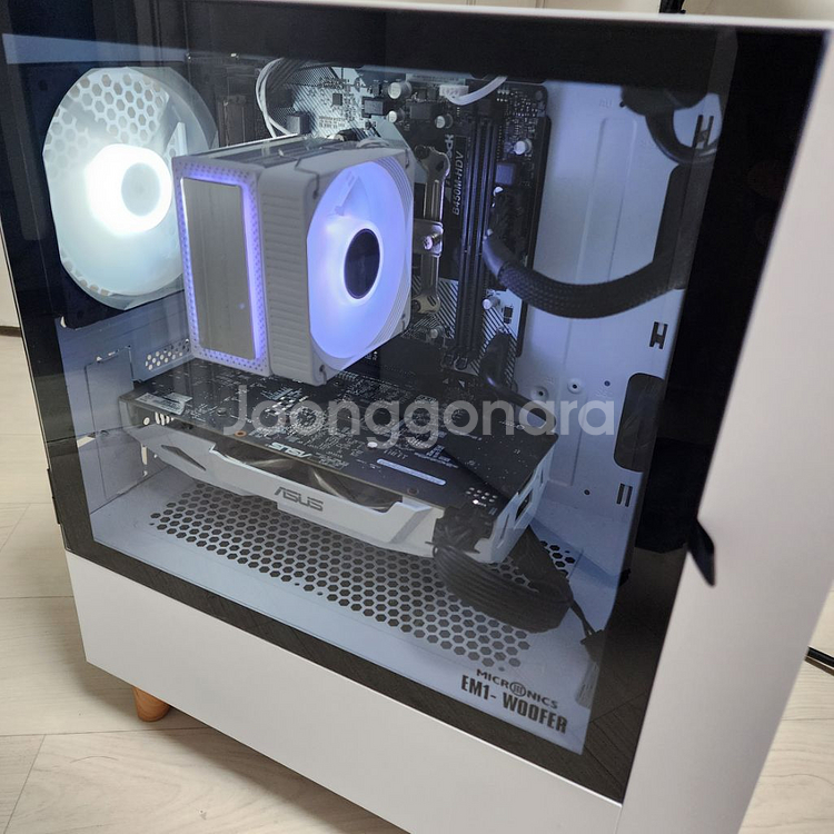 저렴하고 예쁜 게이밍 작업용컴퓨터팝니다. (인테리어)--2