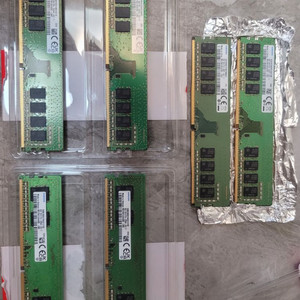 DDR4 (삼성) 8기가 2개 팝니다.2400x2