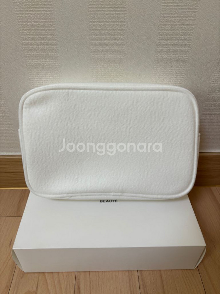 샤넬 화이트 코튼 파우치--1