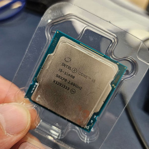 i5 11400 인텔 cpu 입니다 . 쿨러 없습니다