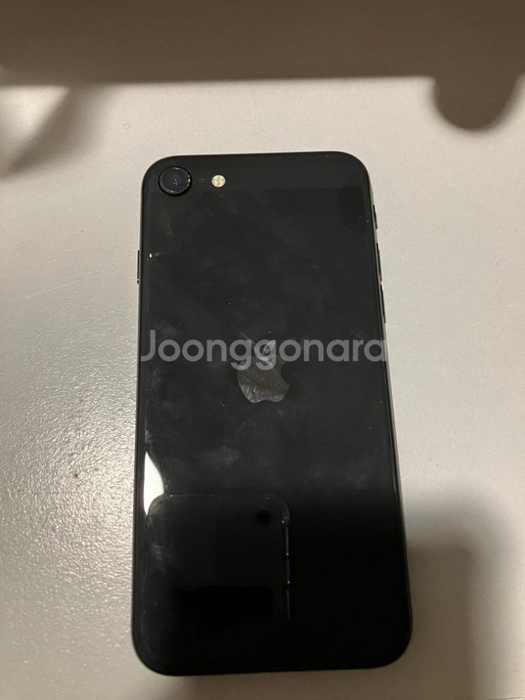 아이폰 se2 128기가 블랙 팝니다.--1
