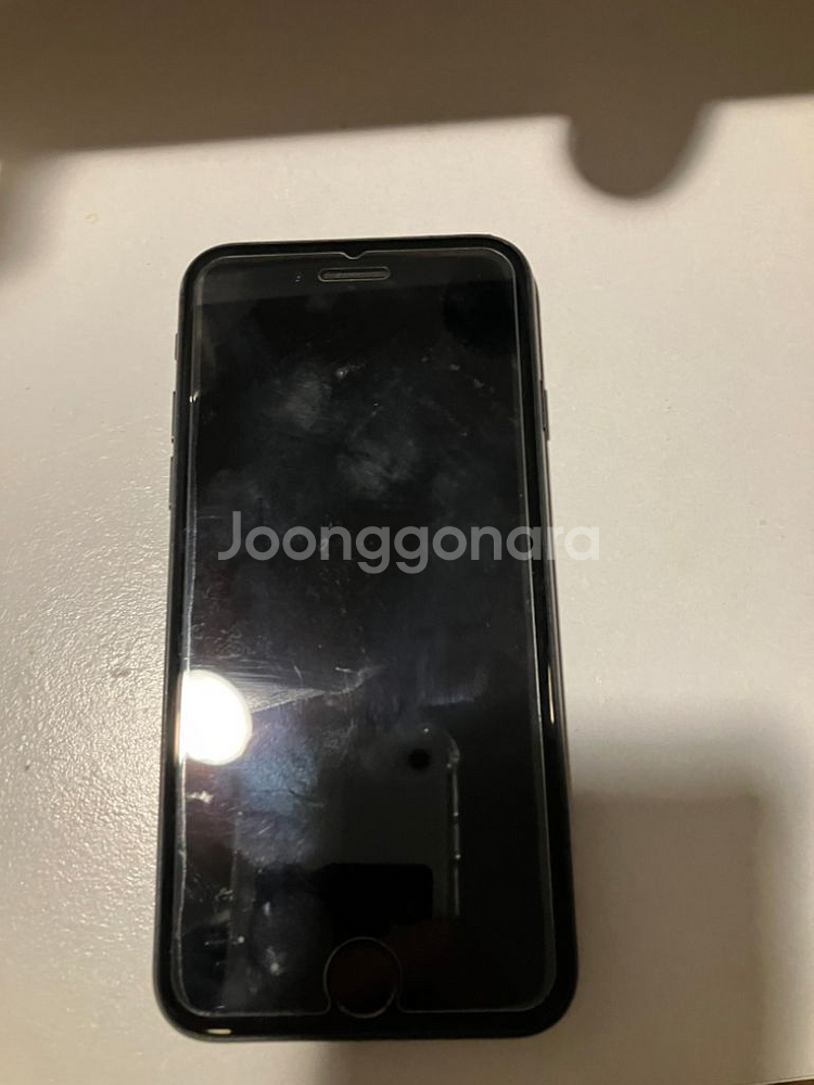 아이폰 se2 128기가 블랙 팝니다.--0