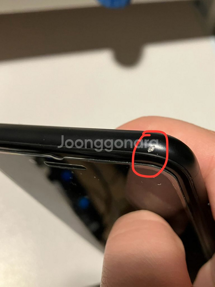 아이폰 se2 128기가 블랙 팝니다.--3