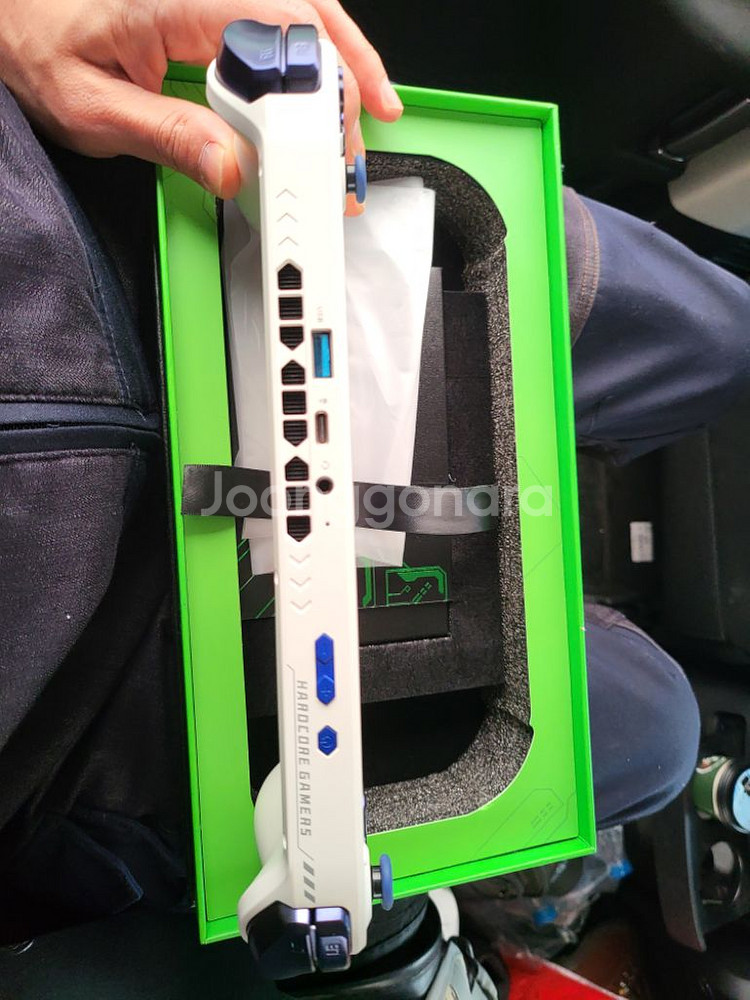 UMPC 옥조 A1 PRO ram 32G 판매합니다--2