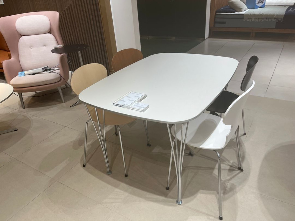 Fritz Hansen 프리츠한센 FH125 table 이미지