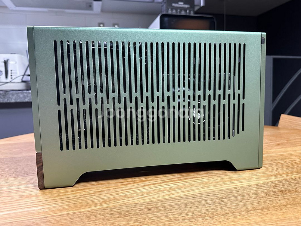 고사양 SFF 라이젠 7800x3d 보드셋+램--7
