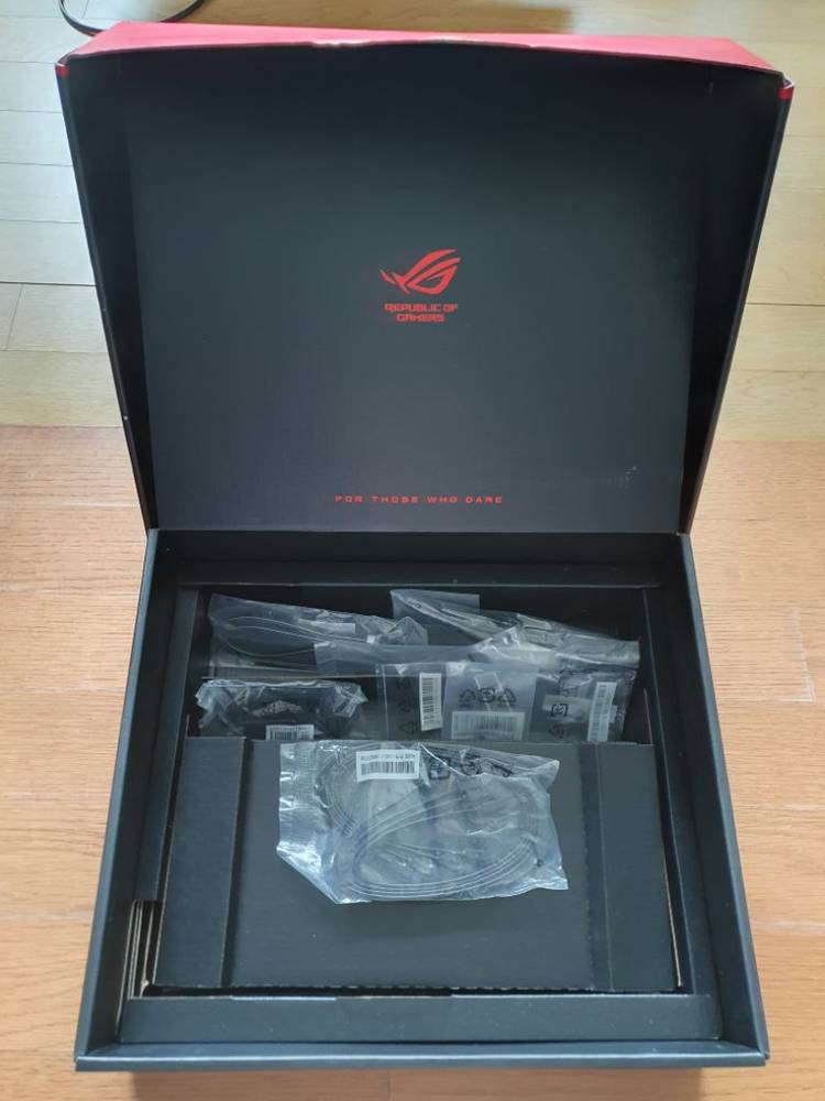 ROG hyper M.2 카드--1