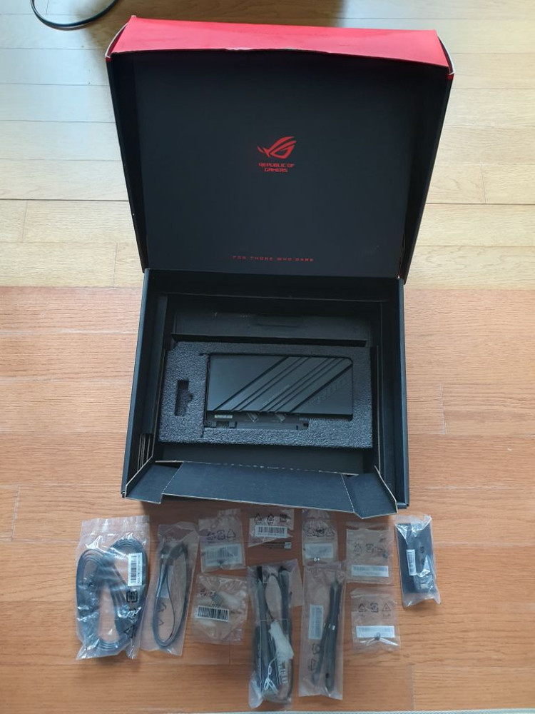 ROG hyper M.2 카드--2