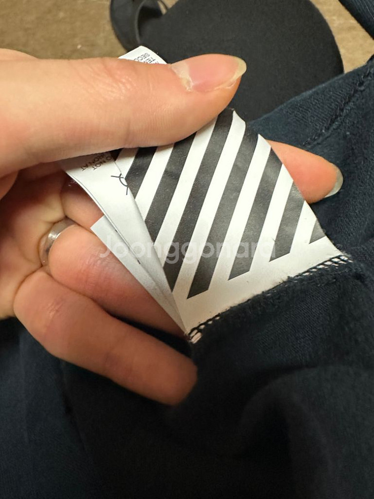 오프화이트 유화 롱슬리브--1