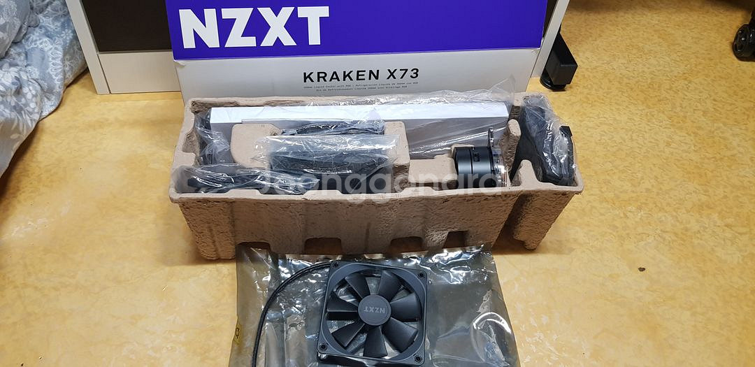 크라켄 x73 (중고) + 쿨링팬 1개--1