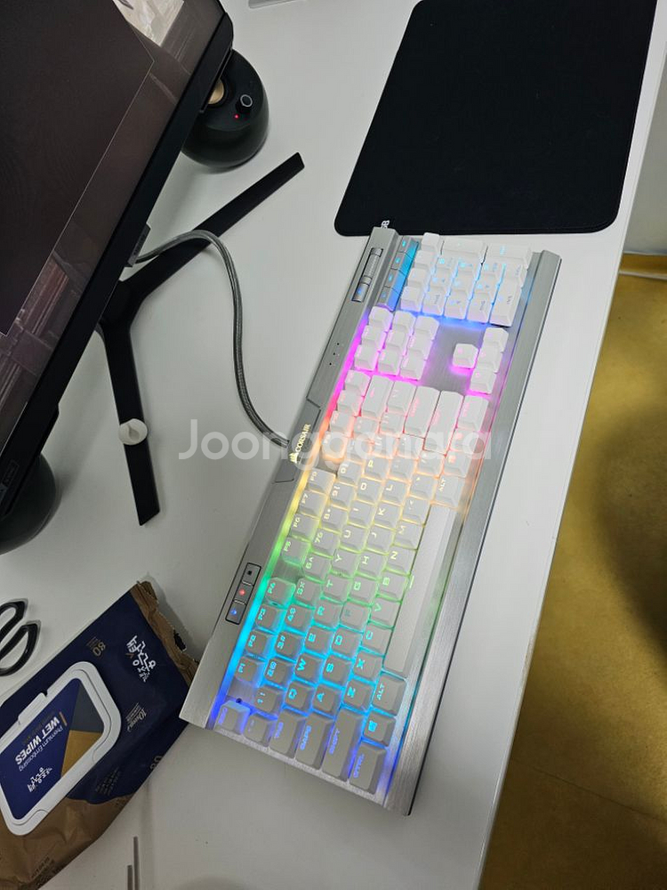 K70 mk2 se 화이트 은축 (쵸비키보드)--0