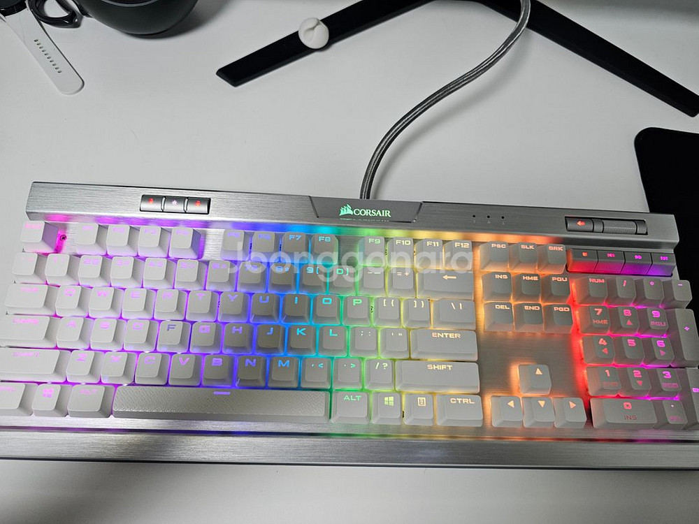 K70 mk2 se 화이트 은축 (쵸비키보드)--1