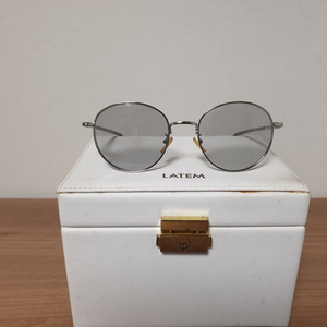 블랙 틴트 선글라스