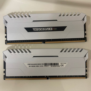 커세어 벤전스 RGB DDR4 CL18 3600 램