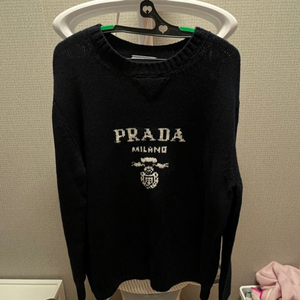 프라다 로고 프린트 크루넥 스웨터 p24g1v s211