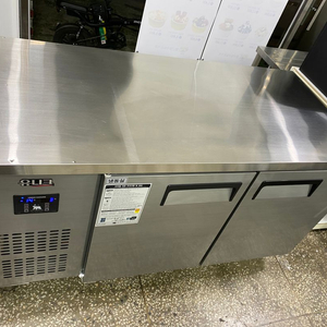 유니크 1500사이즈 테이블 냉동냉장고 작업대