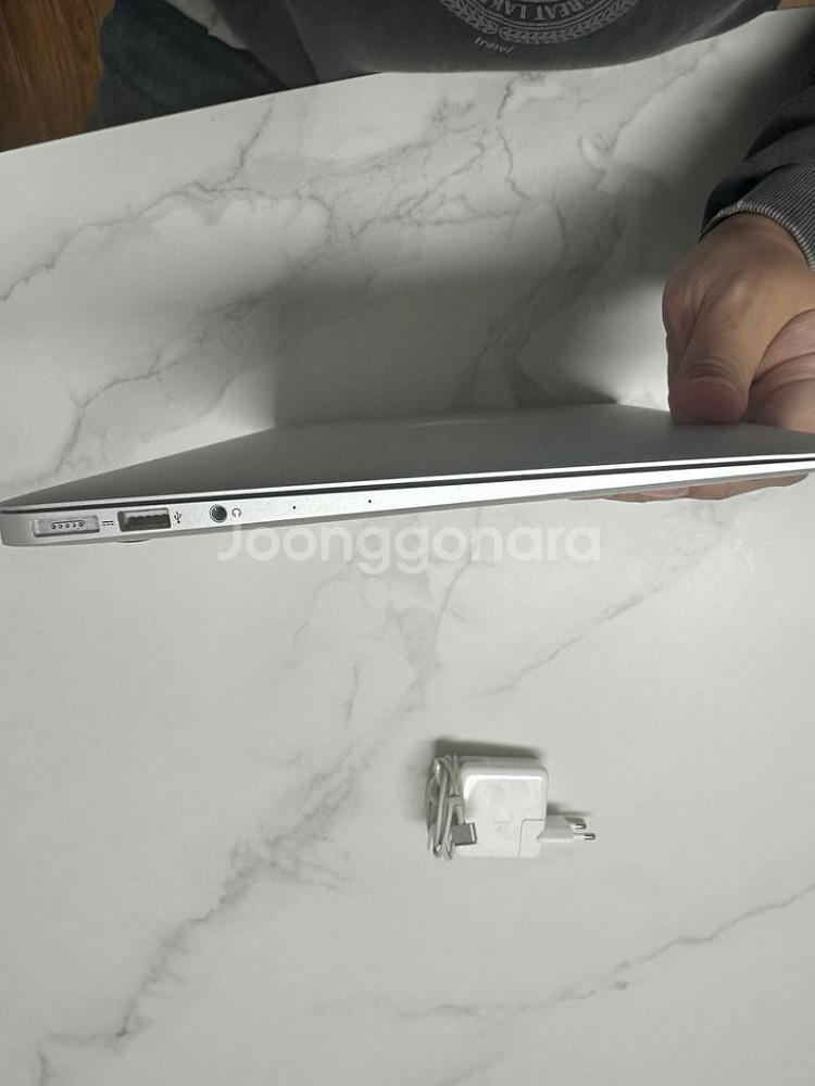 맥북에어 13인치 2015년 i7, 램 8기가, SSD--8